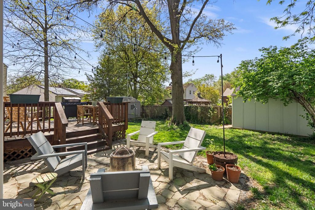 Image 18 of property listing at 5035 LAGUNA RD, College Park, MD 20740