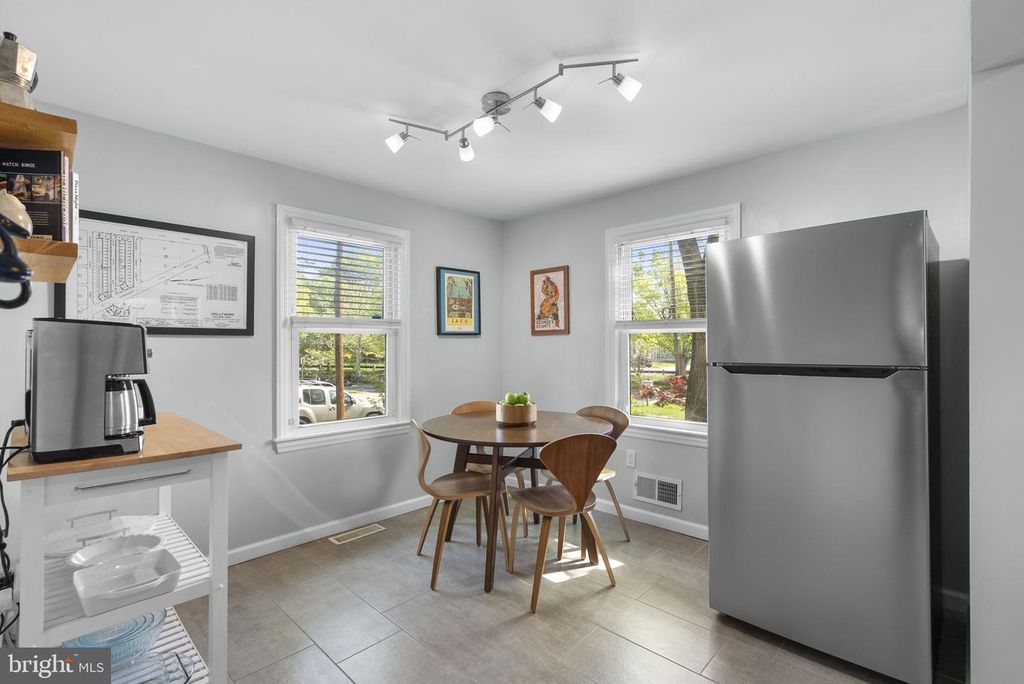 Image 3 of property listing at 5035 LAGUNA RD, College Park, MD 20740