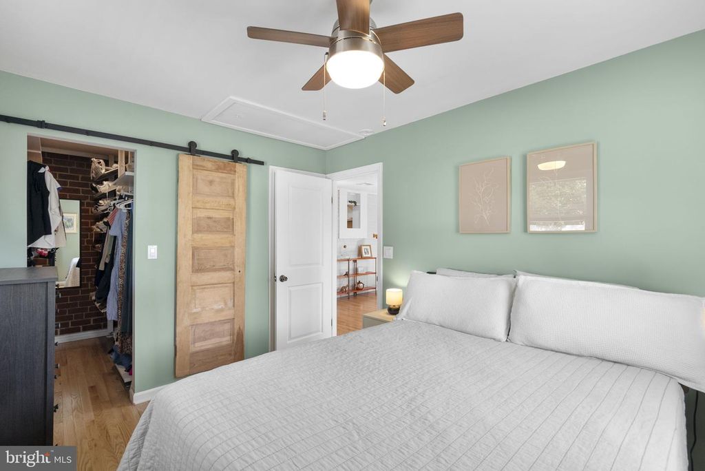 Image 7 of property listing at 5035 LAGUNA RD, College Park, MD 20740