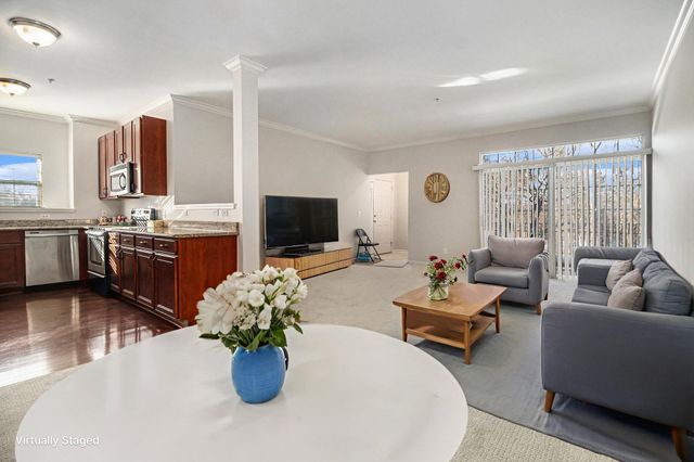 217 W Oakbrook Drive, Ann Arbor, MI 48103