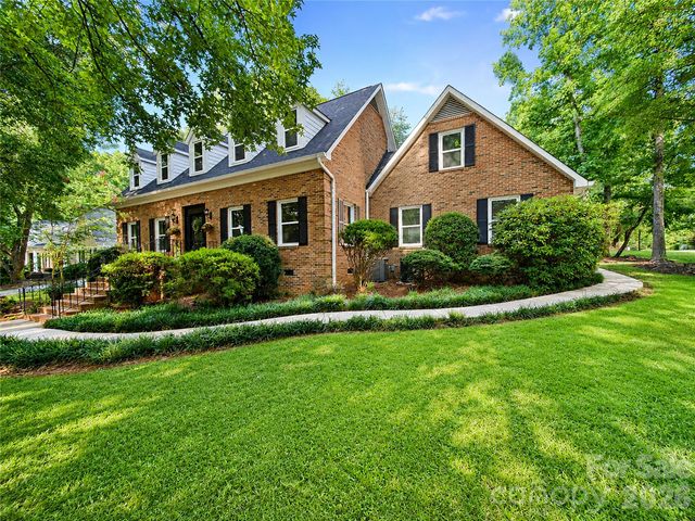 8503 Foxbridge Drive, Matthews, NC 28104