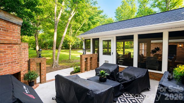 8503 Foxbridge Drive, Matthews, NC 28104