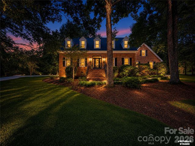 8503 Foxbridge Drive, Matthews, NC 28104