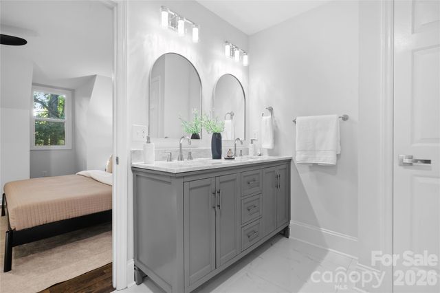 8503 Foxbridge Drive, Matthews, NC 28104