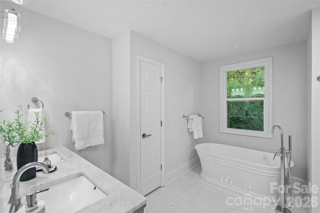 8503 Foxbridge Drive, Matthews, NC 28104