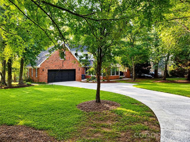 8503 Foxbridge Drive, Matthews, NC 28104