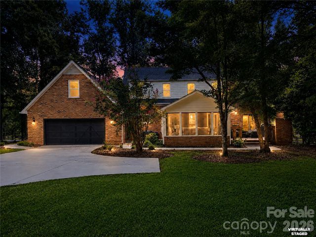 8503 Foxbridge Drive, Matthews, NC 28104