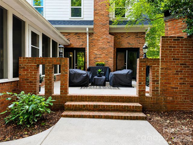 8503 Foxbridge Drive, Matthews, NC 28104