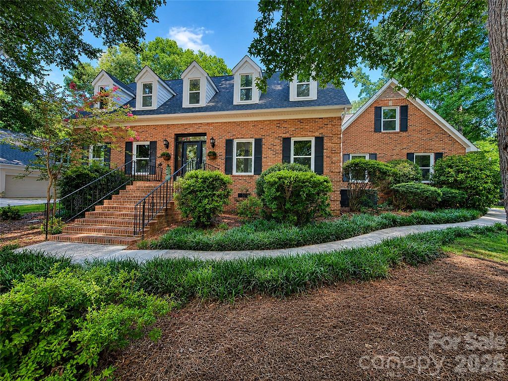 8503 Foxbridge Drive, Matthews, NC 28104