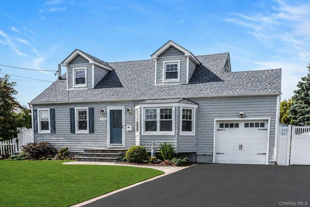 219 N Nassau Avenue, Massapequa, NY 11758