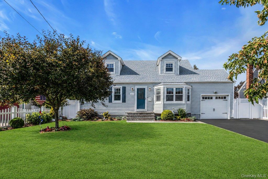 219 N Nassau Avenue, Massapequa, NY 11758