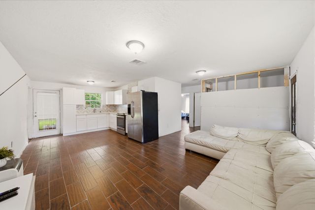 7511 Arnim Street, Houston, TX 77087