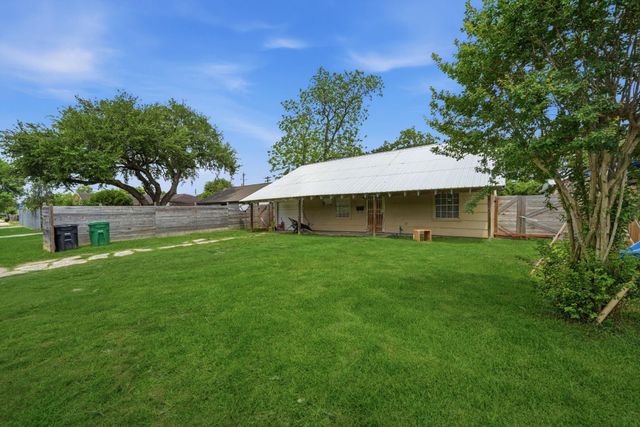 7511 Arnim Street, Houston, TX 77087