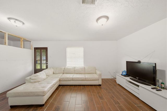 7511 Arnim Street, Houston, TX 77087