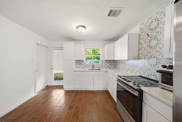 7511 Arnim Street, Houston, TX 77087