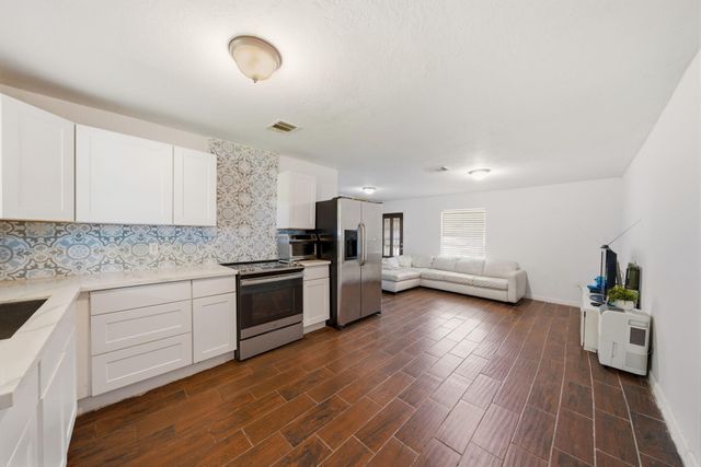 7511 Arnim Street, Houston, TX 77087
