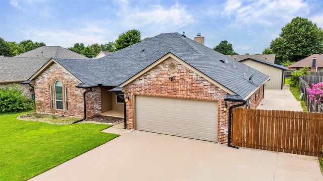 917 Westbury Terrace, Yukon, OK 73099