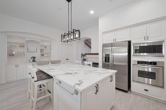 70 N Altwood Circle, The Woodlands, TX 77382
