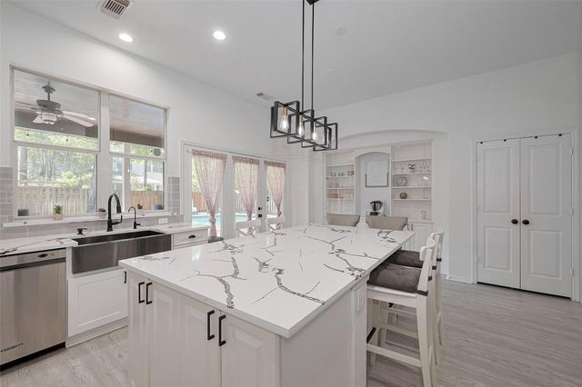 70 N Altwood Circle, The Woodlands, TX 77382