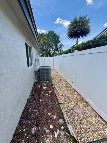 11561 SW 51st St, Cooper City, FL 33330