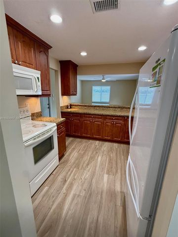 11561 SW 51st St, Cooper City, FL 33330