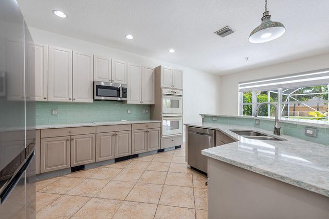 116 BELLA VISTA Way, Royal Palm Beach, FL 33411