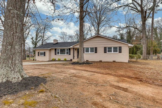 1 Pine Creek Court, Greenville, SC 29605