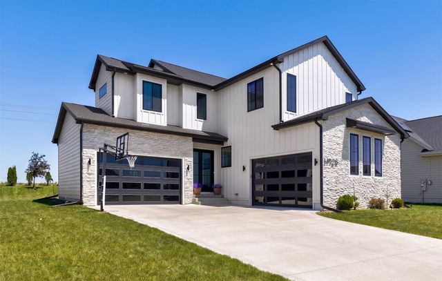 14725 Stonecrop Drive, Urbandale, IA 50323