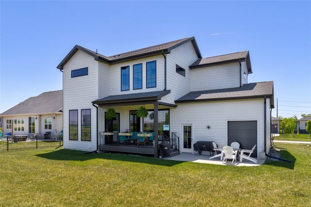 14725 Stonecrop Drive, Urbandale, IA 50323