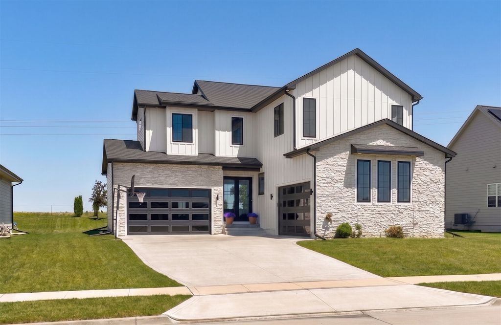 14725 Stonecrop Drive, Urbandale, IA 50323