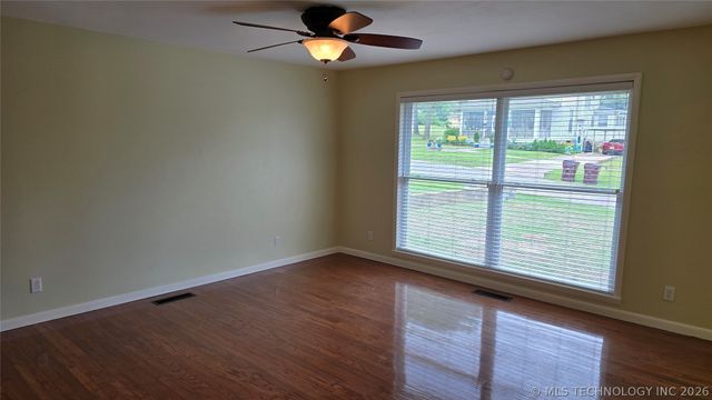 411 S 3rd, Eufaula, OK 74432