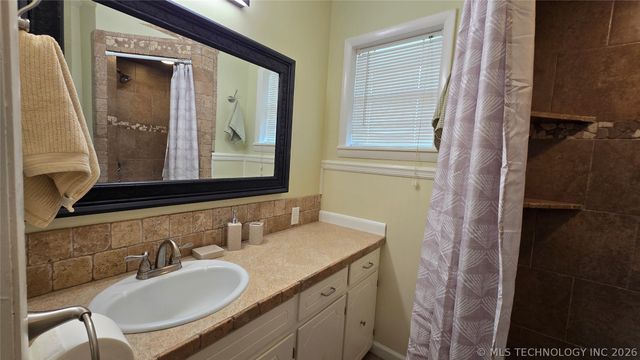 411 S 3rd, Eufaula, OK 74432