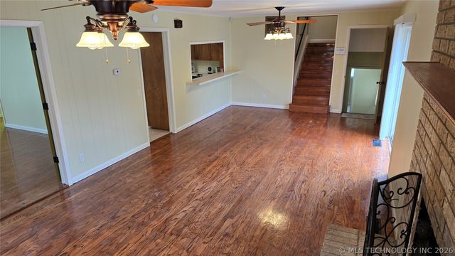 411 S 3rd, Eufaula, OK 74432