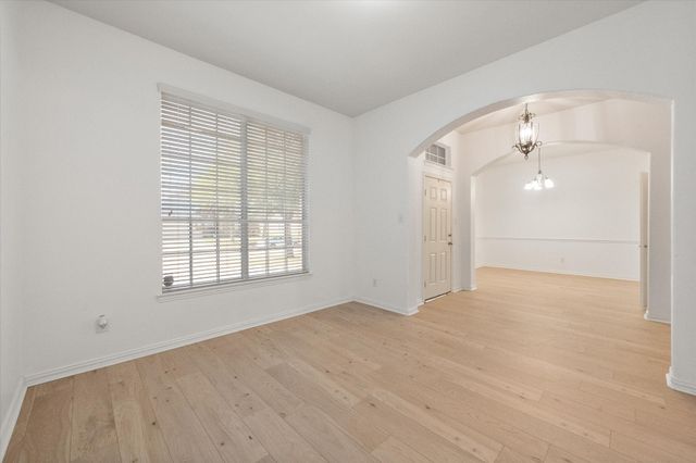 1020 Fair Oaks Drive, Grand Prairie, TX 75052