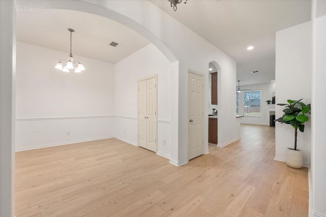 1020 Fair Oaks Drive, Grand Prairie, TX 75052