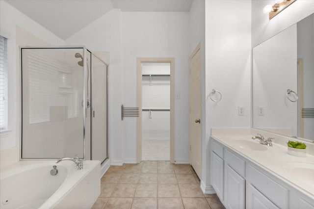 1020 Fair Oaks Drive, Grand Prairie, TX 75052