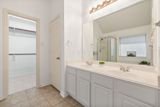 1020 Fair Oaks Drive, Grand Prairie, TX 75052