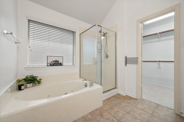 1020 Fair Oaks Drive, Grand Prairie, TX 75052