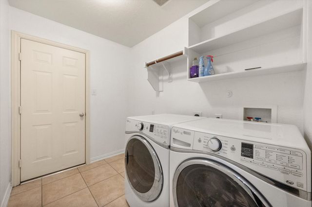 1020 Fair Oaks Drive, Grand Prairie, TX 75052