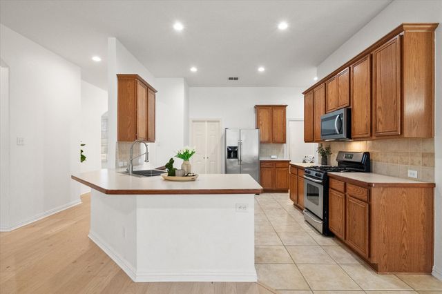 1020 Fair Oaks Drive, Grand Prairie, TX 75052