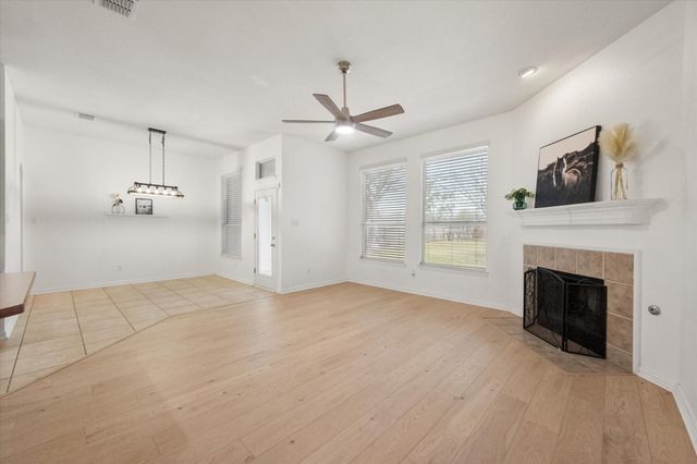 1020 Fair Oaks Drive, Grand Prairie, TX 75052