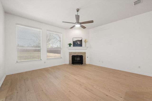 1020 Fair Oaks Drive, Grand Prairie, TX 75052