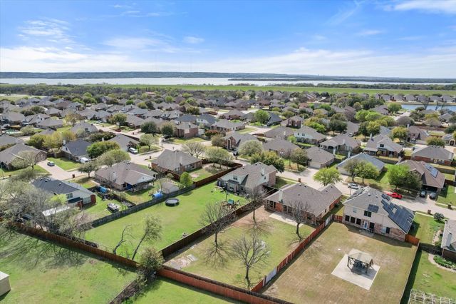 1020 Fair Oaks Drive, Grand Prairie, TX 75052