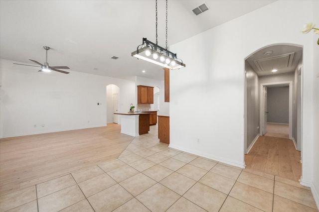 1020 Fair Oaks Drive, Grand Prairie, TX 75052