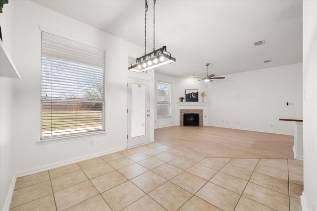 1020 Fair Oaks Drive, Grand Prairie, TX 75052