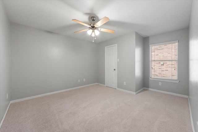 1020 Fair Oaks Drive, Grand Prairie, TX 75052