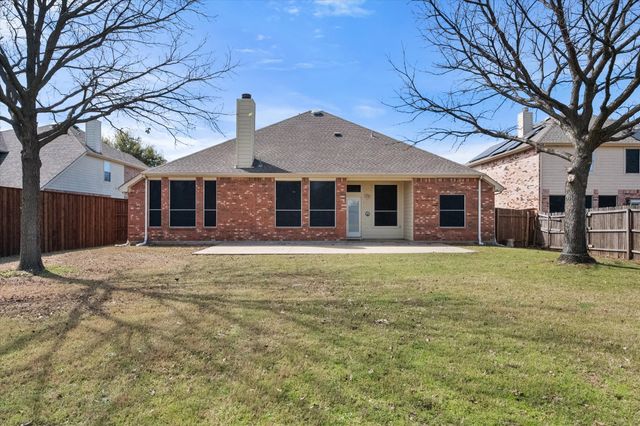 1020 Fair Oaks Drive, Grand Prairie, TX 75052