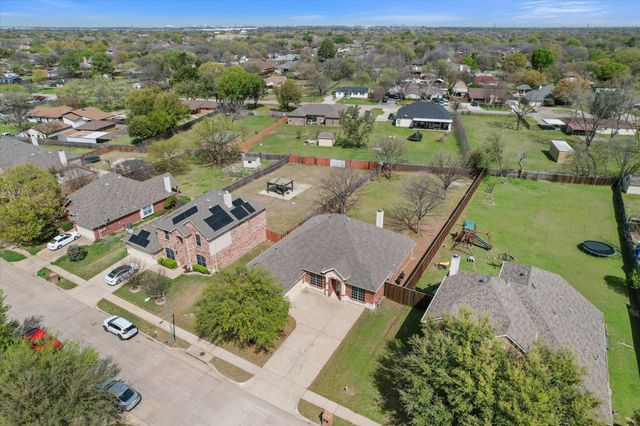 1020 Fair Oaks Drive, Grand Prairie, TX 75052