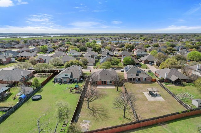 1020 Fair Oaks Drive, Grand Prairie, TX 75052