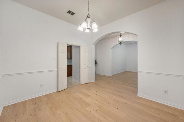 1020 Fair Oaks Drive, Grand Prairie, TX 75052